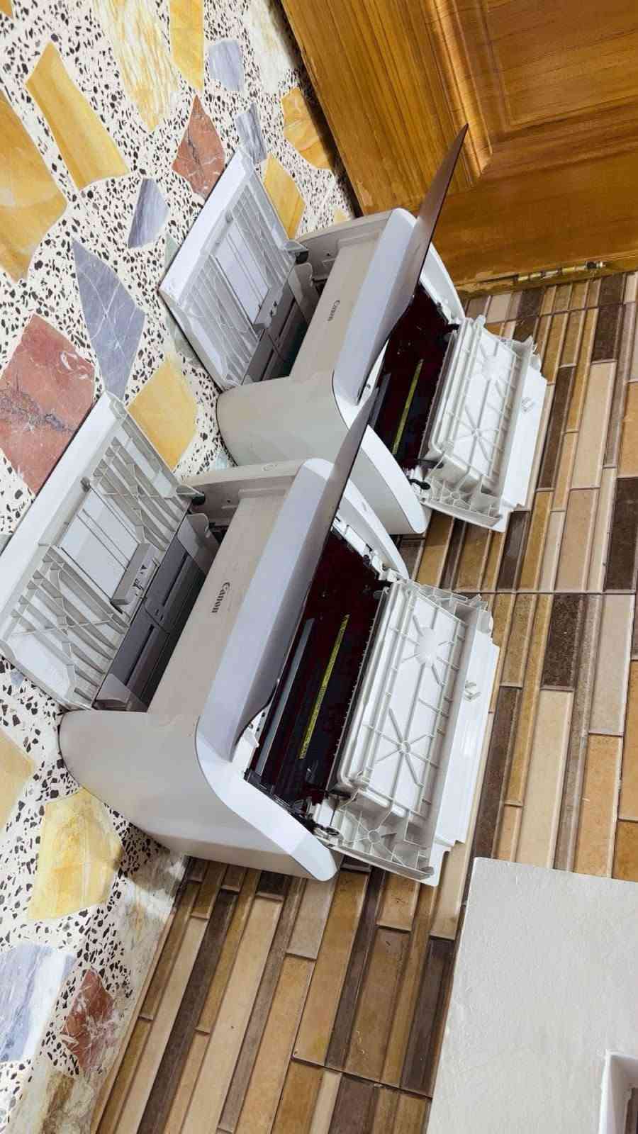 طابعتين كانون LBP6030 وحده بيها وايفاي والثانيه ما بيها الكاترج باودر سعره 10 الف يطبع 2000 نسخه سعره ٨ الف وتطبع 20 نسخه بل دقيقه تطبع من الموبايل والحاسبه نظيفه مال بيت
***********
بغداد الشعب
