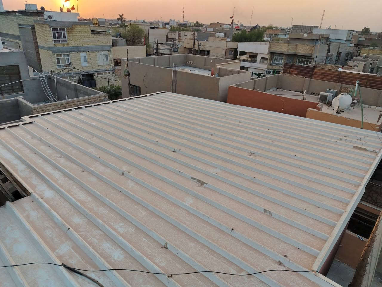 السلام عليكم
سندويج بنل مستعمل للبيع
السقف ٥ قطع ٦ متر و ٧ قطع ٣ ونص  و ٣٦٠ متر
الجدران بيهن قطع  ٢٨٠ و ٢٧٠ متر عدد ١٥
واكو ١ ونص متر عدد ١٢
أبواب عدد ٣
شبابيك عدد ٤
مع الهيكل الحديد ( شخاط وزاوية)
مثل ما موضح بالصور
سعر المتر ٨
الشراي يتصل ***********
