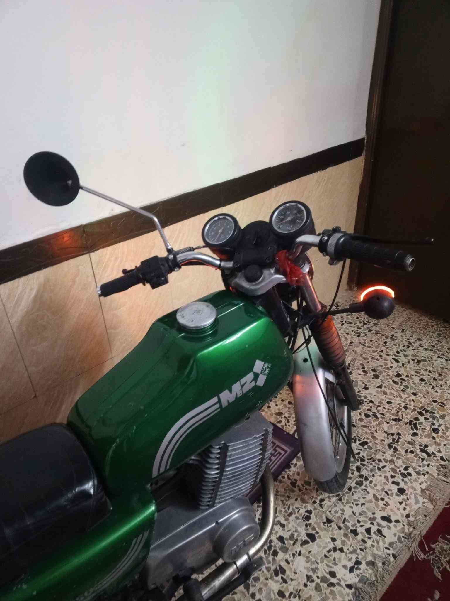 Mz للبيع او مراوس
مديل 82
سايس 2 كهربائيات شغاله               السعر 1500 وبيه مجال
لحيم بل خشم مكينه المانيه
اكاتبك عله رقم الشاصي 
مكان نجف ***********
واتساب
