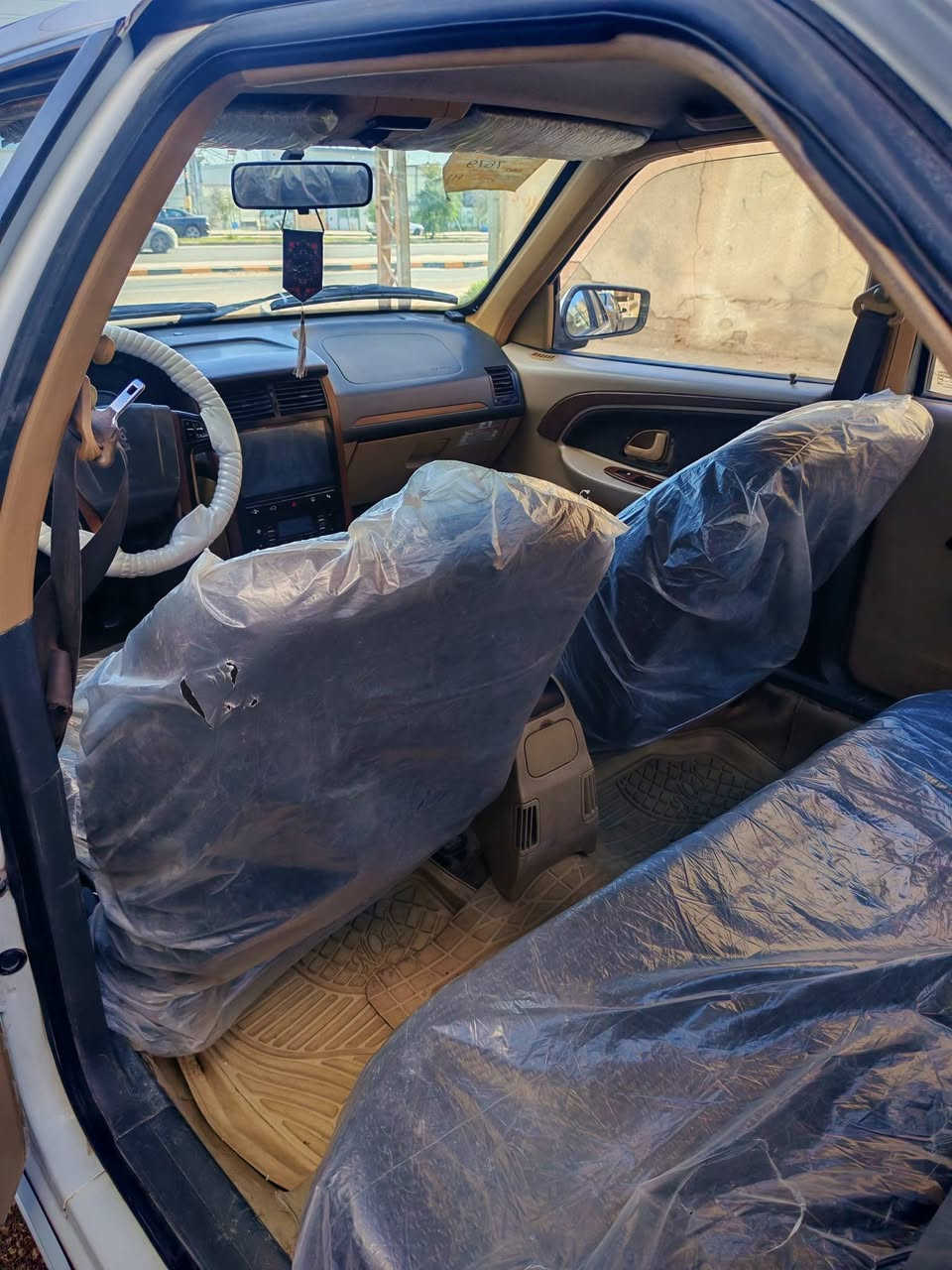 السلام عليكم 
بيجو مديل 18للبيع  
العنوان نجف 
السياره بيها 3 قطع والباقي شوف العين 
وبيهيا خيط بخار قليل بلا تنقيص 
السعر 48
***********
بلا مراوس
