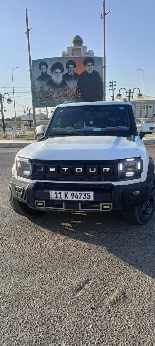 🔥 للبيع | Jetour T2 2025 🔥
🚘 جيتور T2 موديل 2025 — خليجي
ماشيه 12الف 
السياره كفاله عامه 
✨ناطق

⚙️ المواصفات 

* محرك 2.0L Turbo
* قوة 251 حصان
* عزم 390 نيوتن/متر
* ناقل حركة أوتوماتيك
* دفع رباعي 4WD
* أوضاع قيادة متعددة
* مثبت سرعة + رادار
* نظام تحديد المسار

🛋️ الراحة والفخامه

* بانوراما
* دخول وتشغيل بصمة
* تشغيل عن بُعد
* مقاعد جلد
* مقاعد أمامية كهربائية
* تحكم مناخي ثنائي المناطق
* شحن لاسلكي
* إضاءة داخلية LED
* مقود جلد
* Auto Hold
* فرامل يد كهربائية

📱 التقنيات والأنظمة

* شاشة ديجيتال
* شاشة تدعم Apple CarPlay
* كاميرات 360°
* كاميرا دوارة
* حساسات أمامية وخلفية
* Bluetooth + Type-C
* أوامر صوتية
* حساسات ضغط الإطارات

💡 الشكل الخارجي

* إضاءة LED
* كشافات
* إضاءة خلفية LED
* مرايا كهربائية قابلة للطي
* إشارات بالمرايا
* جنوط 20 إنج
* إطارات 255/55R20
* ماسحة خلفية
* مانع انزلاق
* نظام نزول المنحدرات
💰 السعر: 39مليون وبيه مجال حك الجيه 
العنوان : البصره القرنه
رقم الهاتف:***********
