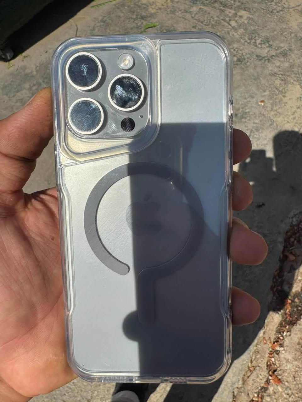 السلام عليكم 
‏جهاز  iPhone 15 Pro Max ذاكره 256  مكفول بطاريته 94 بلادي بلادي بلادي شوط بصمه شرق أوسط ثلاث إيات نظيف بشكل خير من الله كامل مكمل  الجهاز مفول جهاز مال بيت استخدام نظيف سعره 1,075,000 قفل قفل الجهاز كامل ملحقات فقط كارتونه غير مطابقه عنواني بغداد المشتل. 
تواصل *********** - ***********

