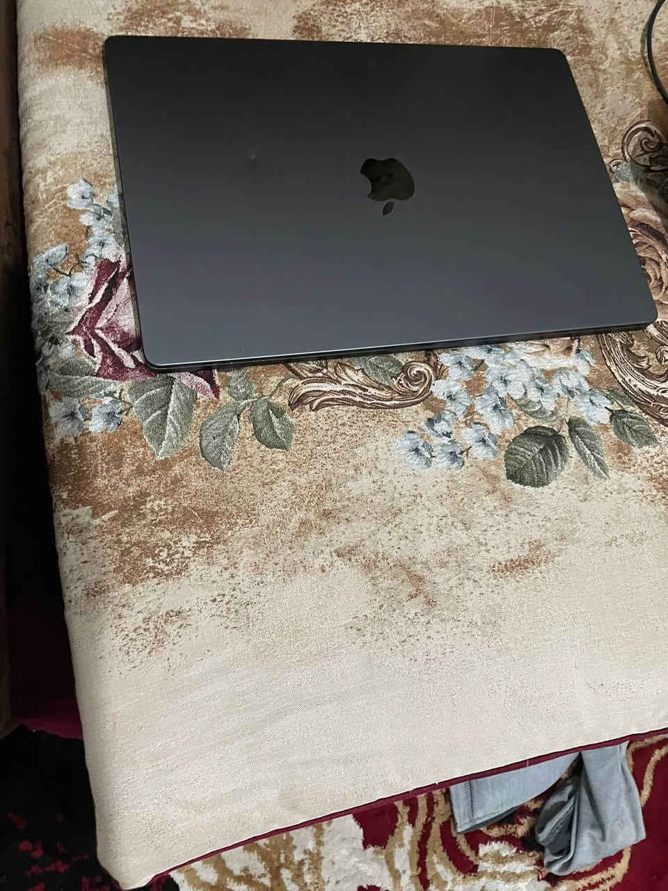 ماك للبيع من لندن موجود بالعراق البصرة 
***********

نص مكتوب في الصور:
- Search kadhim Al-swaiedi Apple Account eady for Apple Intelligence Wi-Fi Bluetooth Network Battery General Accessibility Appearance Control Centre Desktop & Dock Displays Screen Saver Apple Intelligence & Siri Spotlight Wallpaper Notifications Sound Focus Screen Time Lock Screen Privacy & Security Touch ID & Password Users & Groups Internet Accounts Game Center iCloud Wallet & Pay Keyboard JAN 20 < > About MacBook Pro 16-inch, Nov 2024 Name kadhim's MacBook Pro Chip Apple M4 Pro Memory 24 GB Serial number LW1K64W0VM Limited Warranty Expires on 11 June 2026 Details... macOS macOS Sequoia Version 15.6 Displays Built-in Liquid Retina XDR Display 16-inch (3456 x 2234) Display Settings... Storage Macintosh HD 460.31 GB available of 494.38 GB Storage Settings... System Report... Software Licence Agreement - Regulatory Certification ENERGY STAR® Compliance - Licence Agreement TM and © 1983-2025 Apple Inc. All Rights Reserved.