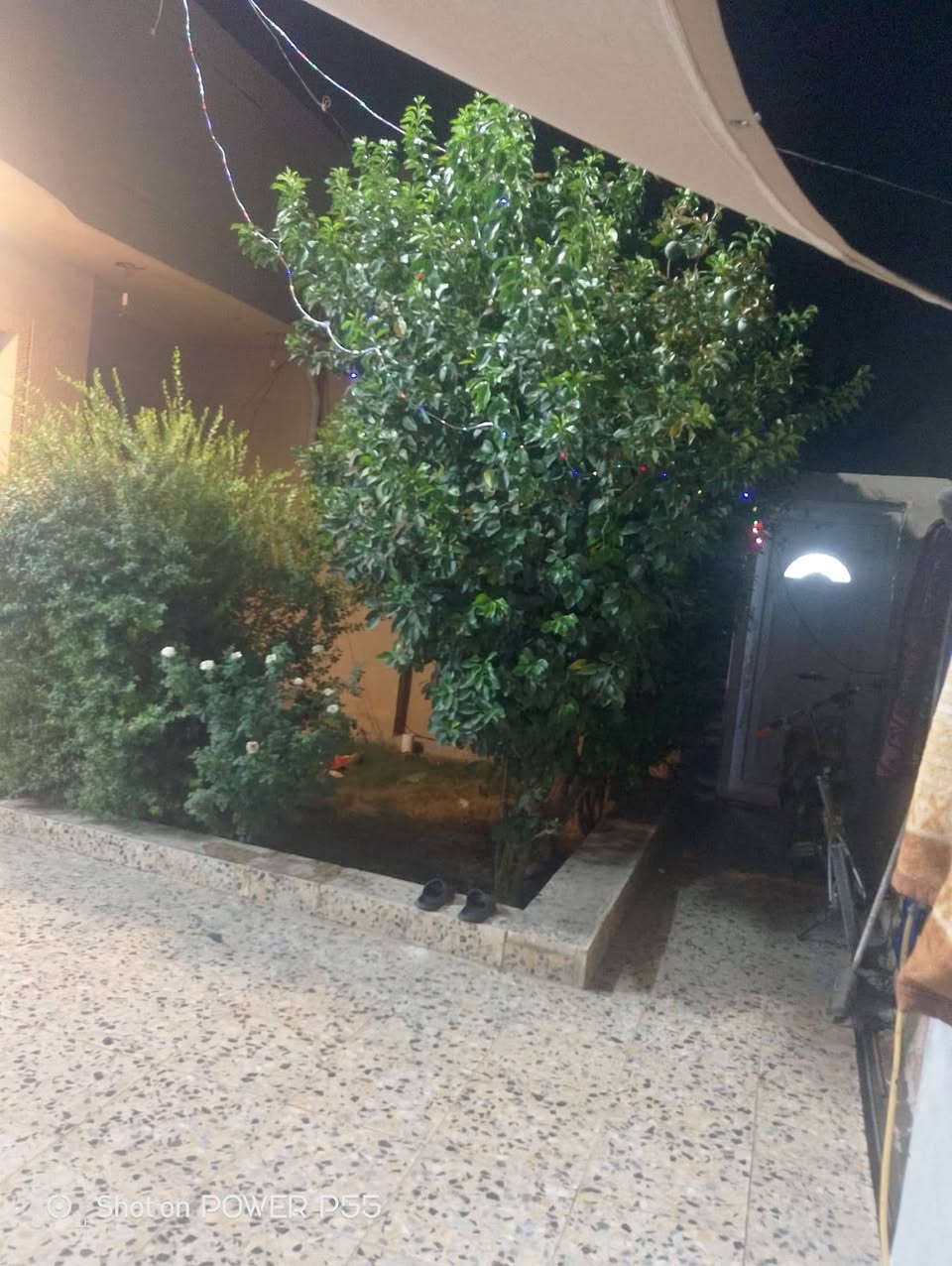 بيت للبيع  200 متر البناء غرفتين استقبال مطبخ صحيات دخليه  خارجيه بي كراج حوش جبير   البيت صب مسلح كاشي البيت كله كاشي  طابوك بناء جديد  البيت مطلوب اسكان 35 مليون السعر 90 بي مجال طابو صرف عنوان بغداد الشعله  بناء 2023 بناء حديث رقم القطعه 4253 ***********

نص مكتوب في الصور:
- Shot on POWER P55