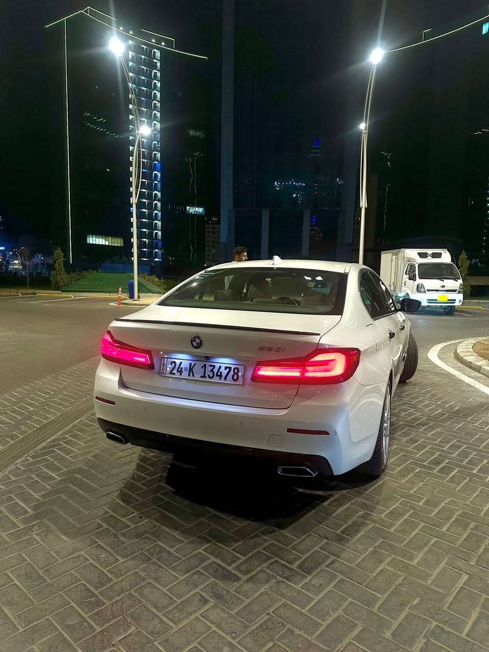 السلام عليكم 
بي ام 530i
موديل 2022
كلين تايتل 
مواصفات كشن كهرباء
كشن تدفئه ومقود
كامره حساسات خلفيه
رادار وقياده ذاتيه 
تشغيل عن بعد
داتا شو تعرض ع الجامه 
لايت دبل عدسه دينمك 
سلايد
اناره داخليه
جام حراري 
شباك ليد اسود
يدات اسود 
كفر مرايه اسود 
سبايدر جنطه
ماشيه 74ميل 
السياره تراي زيرو 
ادامه كامله فلاتر 
دهن كير 
ودهن مكينه 
باتري bmكروب الاصلي مالها
ترايك شرط زيرو 
كفاله كير مكينه 
بيها فقط pdrبسيط باالجاملغ 
والسونار منشور
دوخل بيجي 
ويل كب اصلي 19مع تخم تاير اصلي 
حداديه جديده 
السياره تو ويل 
العنوان اربيل 
السعر 325بيها مجال 
‭***********‬
