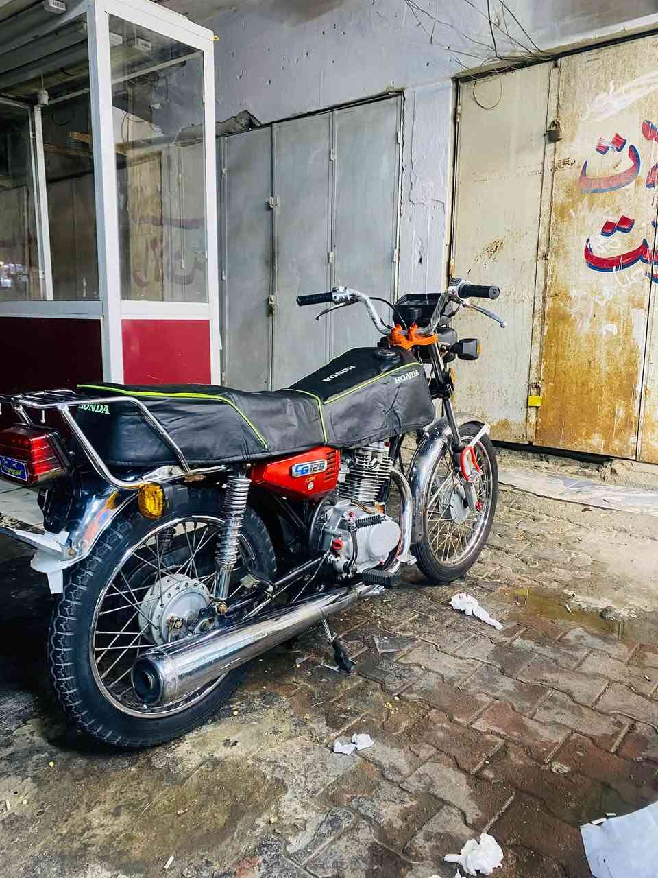 سلام عليكم دراجة مديل 19 أوراق اصولية بسمي شوفت عينك دراجة نضيفة كهربائيات شغال خير من الله سعرها واحد200 عنواني البصرة تنومة هذا رقمي ***********

