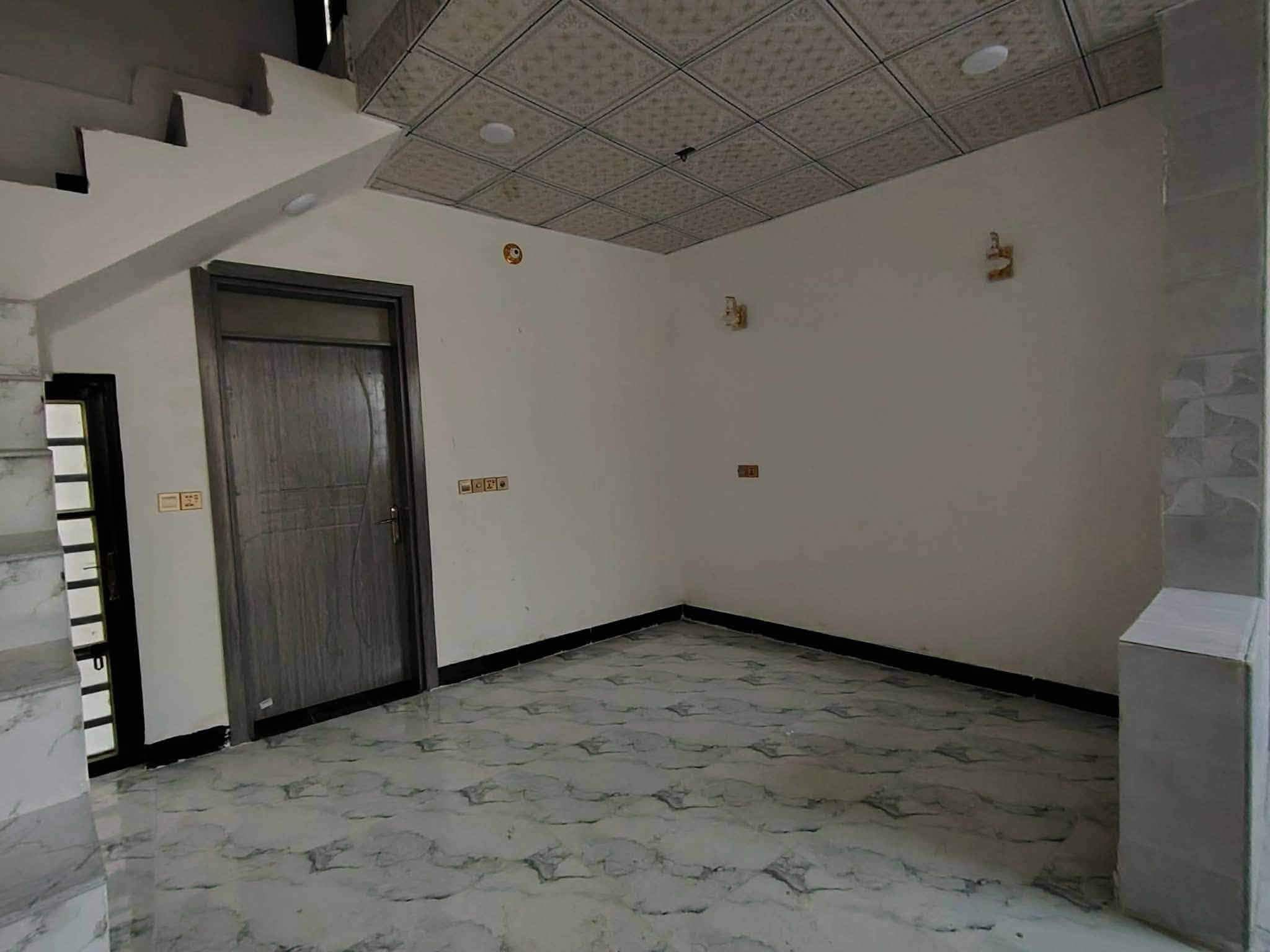 سلام عليكم بيوت ثنين مساحات ٥٠ متر طابو سند ٢٥ العنوان مقابيل قريه الغدير خط ثاني السعر وباقي التفاصيل اتصل 0782384440 

مصطفئ الفحام
