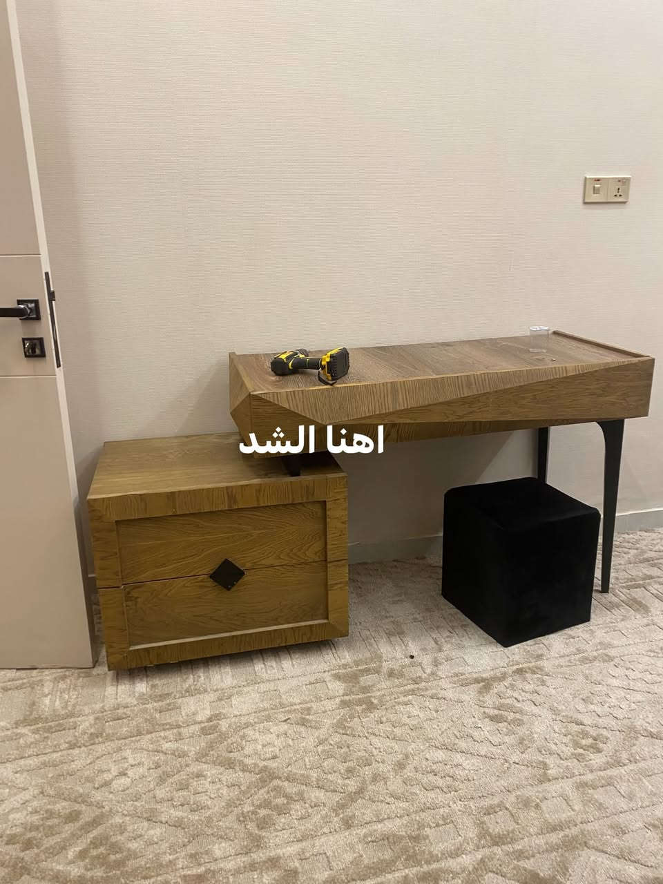 نجار فتح وشد وصيانة كل انواع الغرف والمكاتب والديكورات التركية في البصرة *********** هذا 👇🏻جزء من دقة عملنه فقط اتصل وماعليك اب اي شي بعد

نص مكتوب في الصور:
- احنا الشد نجار فتح وشد كل انواع الغرف ***********
- اهدنا النصب كامل ***********
- اهنا الشد
- اهنا التحميل والنقل ***********
- اهنا الفتح ***********