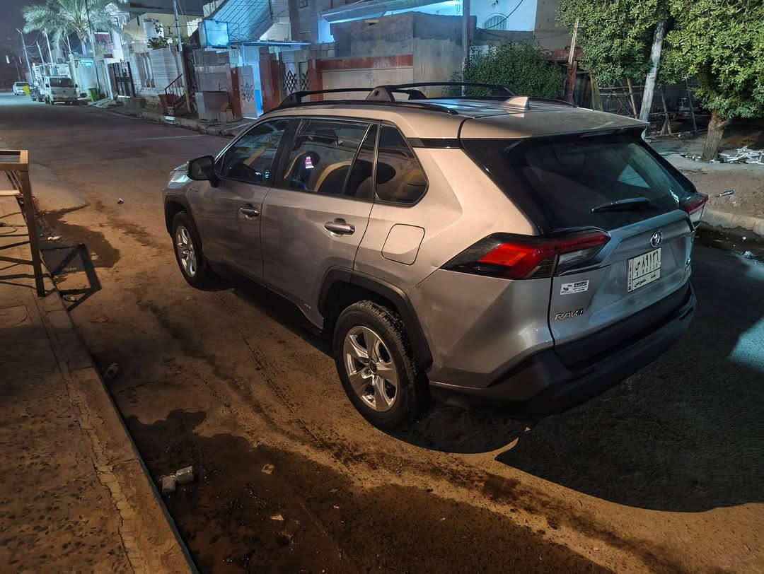 تويوتا راف فور  RAV4 Hybrid XLE 
موديل 2021 وارد أمريكي
انسب من كورلا اخذها 

المحرك: Hybrid 2.5L
الدفع: 4×4
العداد: 175,325 كم
اللون: رصاصي
السيارة مفحوصة كمبيوتر والتقرير مرفق 

🛑 السعر تعليق تصلك رسالة فورية 💌

رقم هاتف صاحبها ***********

.
