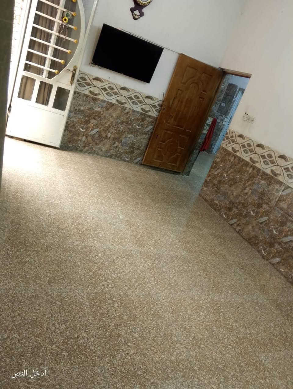 دار البيع  10X10
الشعله شارع الغربي قطاع 7مجاور حسينيه حبيب ابن مضاهر  فرع العماره الخضره يحتوي البيت على غرفتين منام وستقبال وباقي الخدمات مثل مواضح بصور  استفسار اكثر ***********
