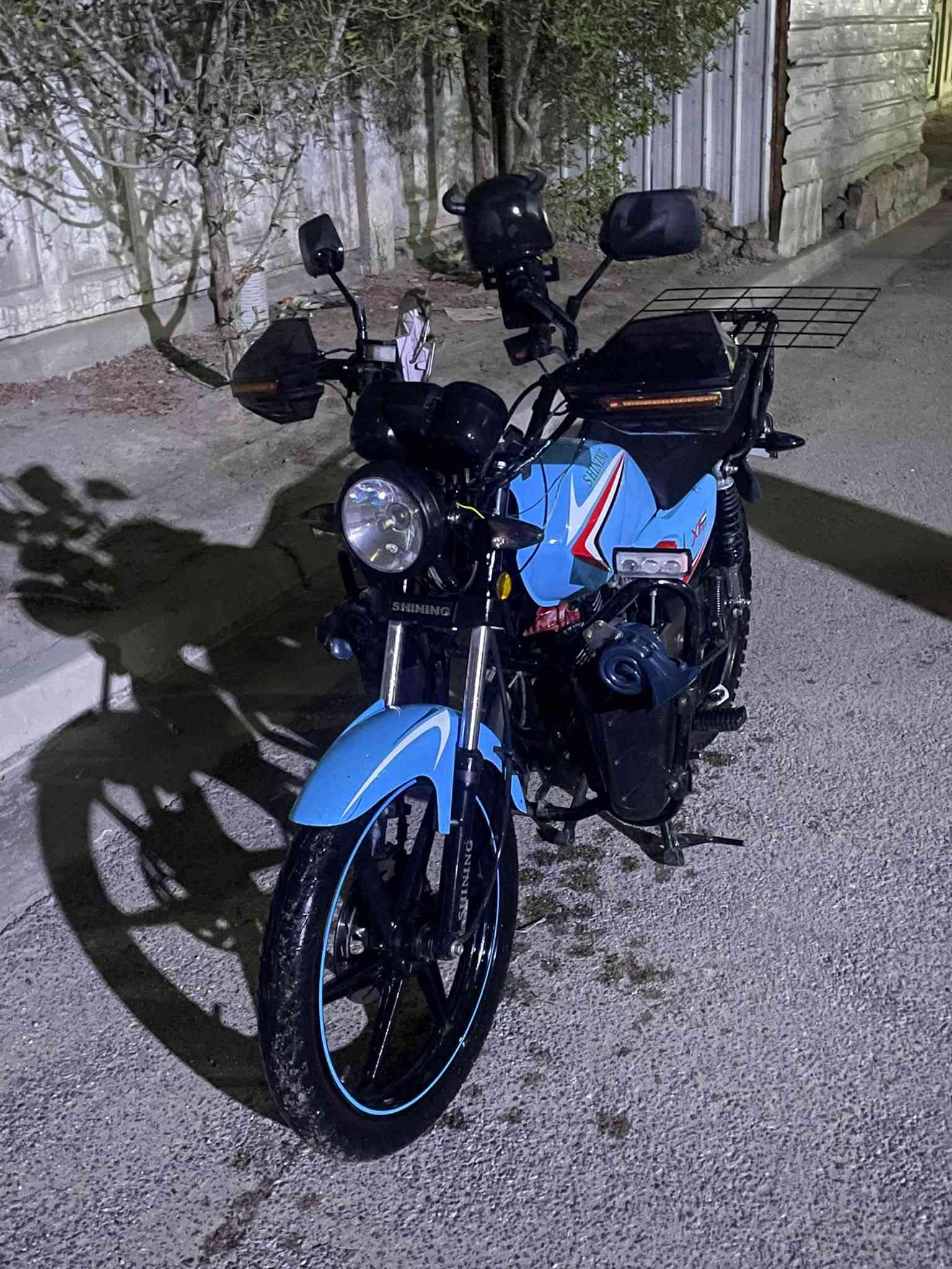 السلام عليكم
دراجه شاينيك 
2023نازله ب 2025
مرقم باسمي تحويل ثاني يوم 
150cc
بيها لايت زينون ب 50 
هورن مال يوكن تجاري ب 40 
الدراجه متعوب عليها وما متعوبه وبيها بلوجكترات واشاير واقي 
ستاند تلفون ومي 
يجي وياها درع ابو الجيب 
ويجي صندوك 
ماشيه 20 الف 
لا نضوح لا تبخير 
مكينه مكفوله كفاله عامه 
سعرها 1800 وبيها مجال قليل 
0783054437
الجاد بلشراء فقط 
البياع
