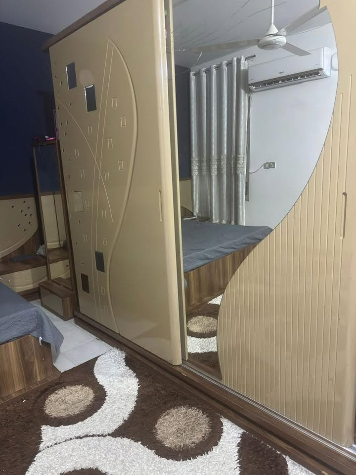 السلام عليكم 
مكلف بالنشر -مكلف بالنشر
باب الكنتور سلايت مبدل سكتها صارت شويه ثكيلة
غرفة صناعة تركية للبيع في الحلة /بكرلي 

للتواصل عبر الرقم ***********
