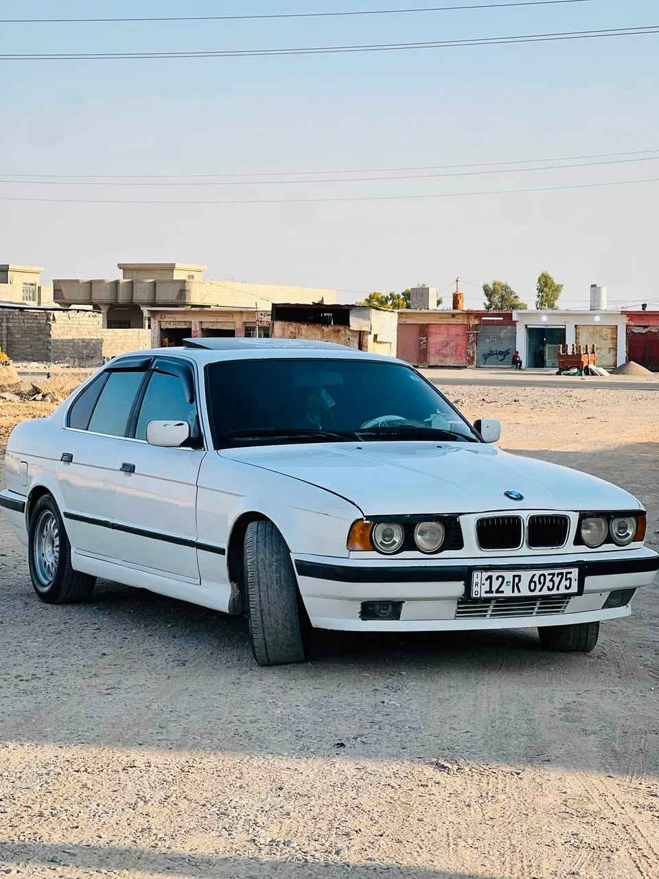 للبيع بي ام الحجم 530 رقم نينوى بسمي السياره حيل نضيفه بجم عريض   مكينه فل    وكير شرط كير اوتو   عل فحص  صدر امامي خلفي كله جديد كهربايات كلها       شغاله تايرات نص عمر  موديل 1991السياره كاربون بانزين بيها لايت زينول  العنوان موصل جانب اليمن السعر  47وبيهامجال للشراي للستفسار ***********اسيا ***********

