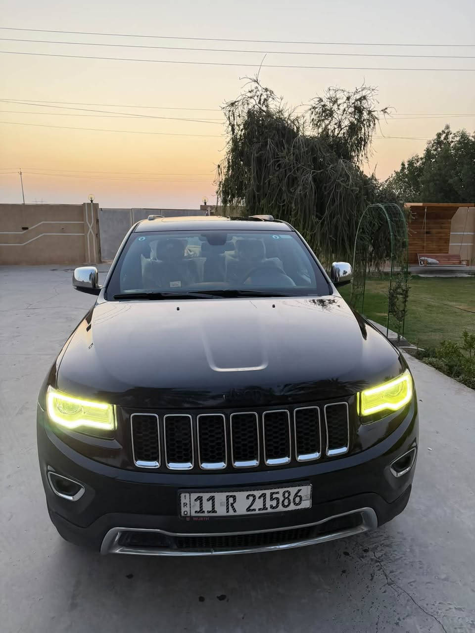 🚙 جيب 2016 - Grand Cherokee / Cherokee
وارد امريكي - فول مواصفات 

🔧 المواصفات الميكانيكية:

• المحرك: V6 - 3.6 لتر بقوة 290 حصان

• الكير: اوتوماتيك 8 نمر 

• نظام الدفع: 4x4 فور ويل 

💎 المواصفات الخارجية:

• فول مواصفات لمتد / اوفرلاند

• بصمة تشغيل ودخول ذكي

• فتحة سقف بانوراما 

• كشافات زنون + LED

• حساسات امامية خلفية

• كاميرا خلفية

• رادار امامي + مانع تصادم

• جنطة كهرباء 

• ويل كب حجم 20

• مرايا هيتر + نقطة عمياء

✨ المواصفات الداخلية:

• كشنات جلد + تدفئة وتبريد

• شاشة كبيرة لمس + GPS

• تدفئة ستيرن

• مثبت سرعة

• تحكم ستيرن فول

• تشغيل عن بعد

• تبريد قطعتين

• نظام صوت بريميوم

✅ السيارة:

• رقم بغداد

• سنوية جديدة

• حادثها: (الباب الي عكس السايق مبدل ضربه امريكا و الي يم الفتحة مال وقود شبر ورجعت بارد وشبر بارد بالباب الخلفي فقط )

المكان: ديالى - خان بني سعد 
السعر 185$ مجال جدا بسيط 
للاستفسار:  ***********
