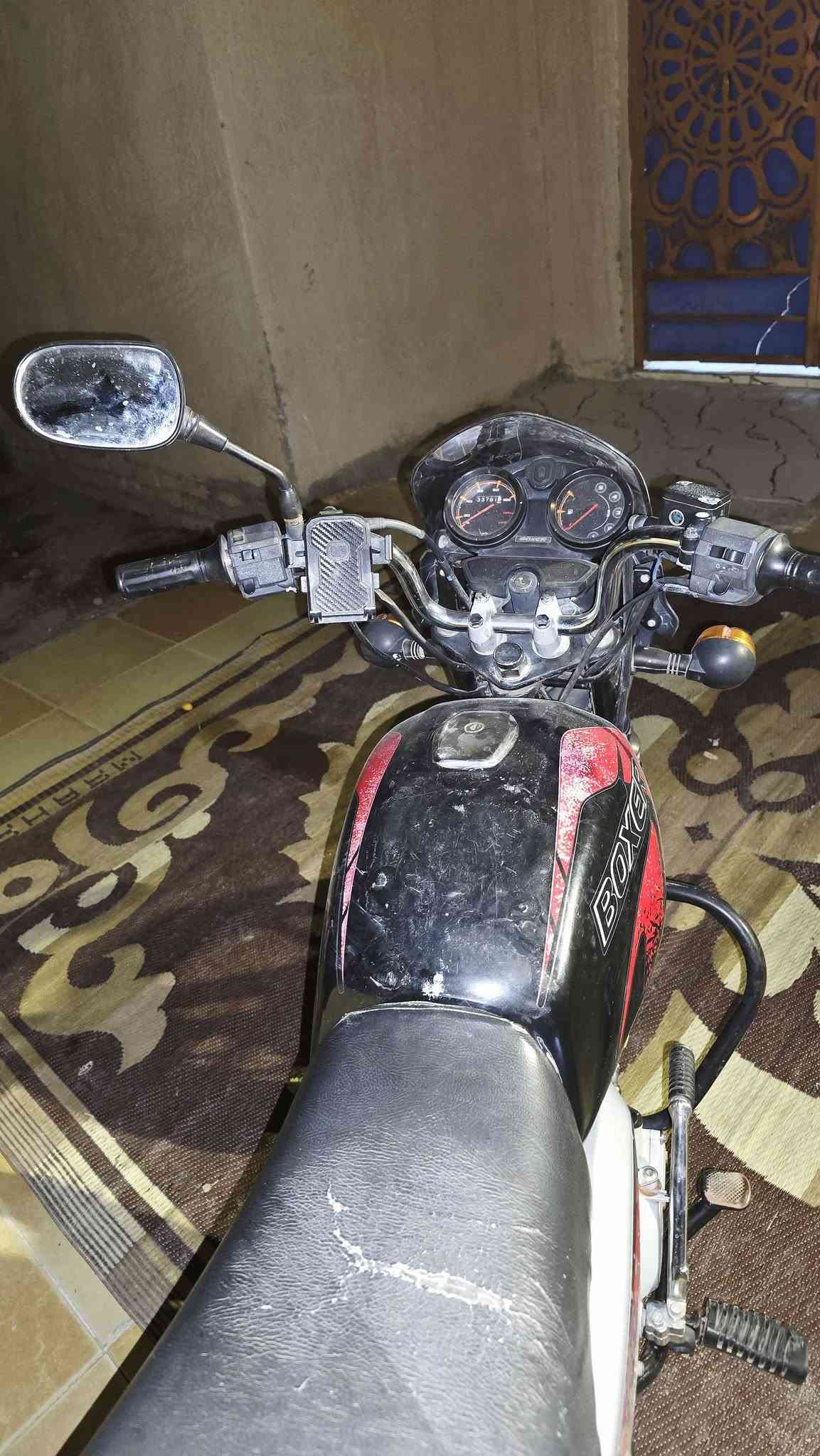 السلام عليكم 
دراجه بوكسر ٢١ دراجه متروكه دراجه ع وضع الشركه بس بيه ورقتين استنساخ والباقيات اصليات 💯
مكاني ناصريه غرب الطاقه 
*********** 
سعره ١١٥٠
