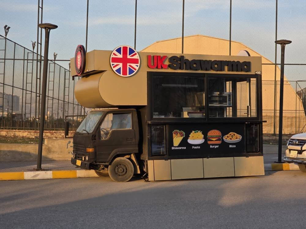 Koshky fast food bo froshtn  ba kaml ashyawa 3 mang eshy krdwa 95 waraqaw m3amala *********** دخان, السليمانية

نص مكتوب في الصور:
- UK Shawarma Shawarma Pasta Burger Rizzo