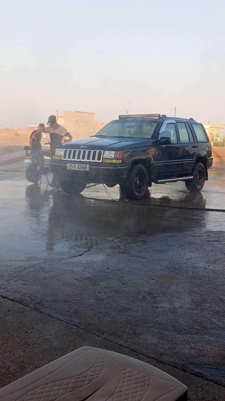 جيب شيروكي موديل 93 سنويه جديده كير محرك خير من الله ابيع قصط ونقد كلشي بسعره السعر شراي تصل ودلل ***********
