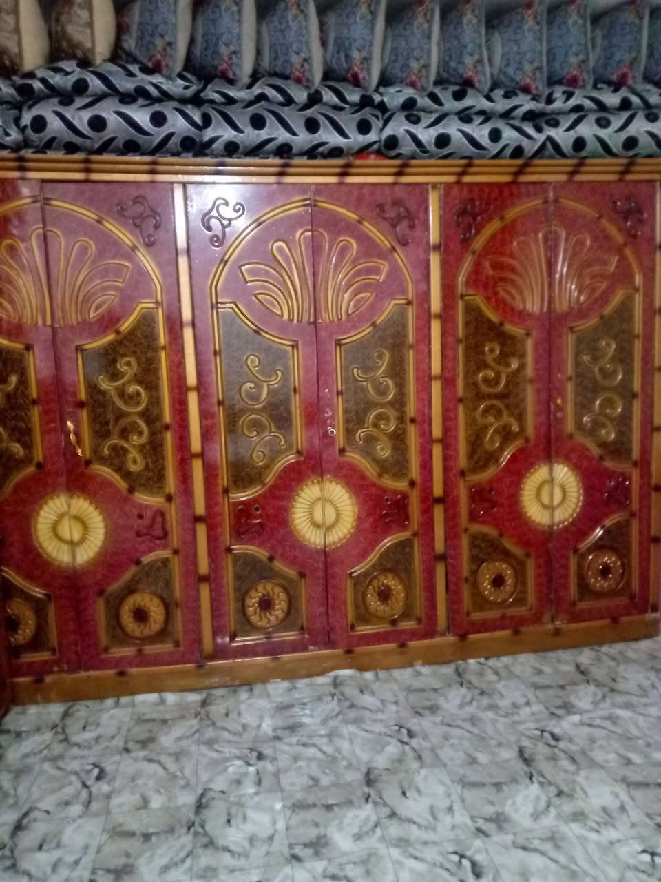 السلام عليكم غرفه للبيع السعر 500وبيهه مجال هذا رقمي ***********
