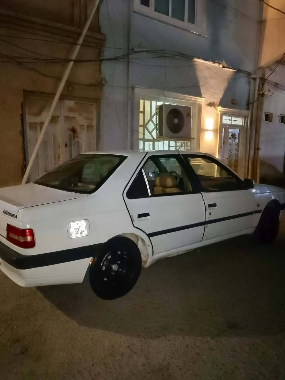 السلام عليكم بيجو 405  موديل 9 رقم دولي  كربلاء سنوية لل31 دشبول محدث 15 والبجم  دوشمة درجه اولى ارضية جلد  شاشة كبيره التنته مخلفه مع الكشنات  عينه وصينية قبل يومينه نبدلهم درجه اولى مكينه وكير نضيفات  تخم تاير   التبريد مايشتغل منظومته كامله والغاز موجود  المالك في النجف يريد مداور لايت زنون  السيارة موجوده بلديوانية  السعر 32 وبيه مجال واتساب او خاص ***********
