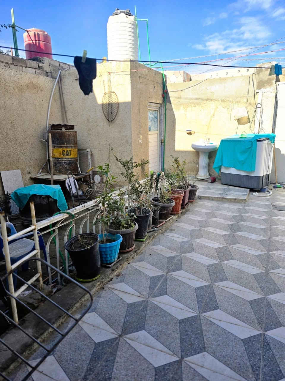 ١٦٠متر. يحتوي على غرفتين نوم صاله مطبخ صحيات استقبال  تجعيب طابوك بناء بلوك عكاده  عنوان الدار النجف الأشرف كوفه براكيه قرب تقاطع ال عيسى قرب سيطره القديمه.  ب30مليون  عنوان المكتب الكوفة شارع المعمل قرب شارع المطار القديم مجاور صيدليه بلال مقابل صيدليه زحل جوار شارع سيد حبيب 
***********
***********
