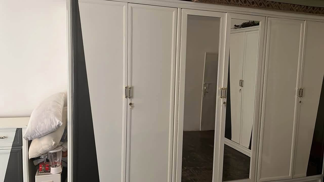 السلام عليكم
غرفة نوم حطاطه  شغل حديثة شكل تركي ٧ قطع مستخدمه قليل 
بسعر مناسب وياها مكيف مستخدم شهرين 
استفسار اكثر خاص او على الرقم ***********
