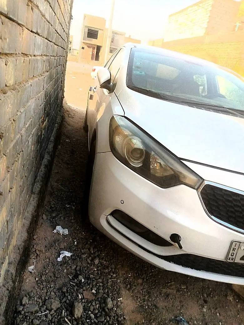 السلام عليكم عندي سياره سيراتو ٢٠١٤ لون ابيض مكينه ١٦٠٠ رقم أربيل انكليزي مالك نجف نظيفة السعر ٩٥ ورقه موجوده بالنجف ***********
