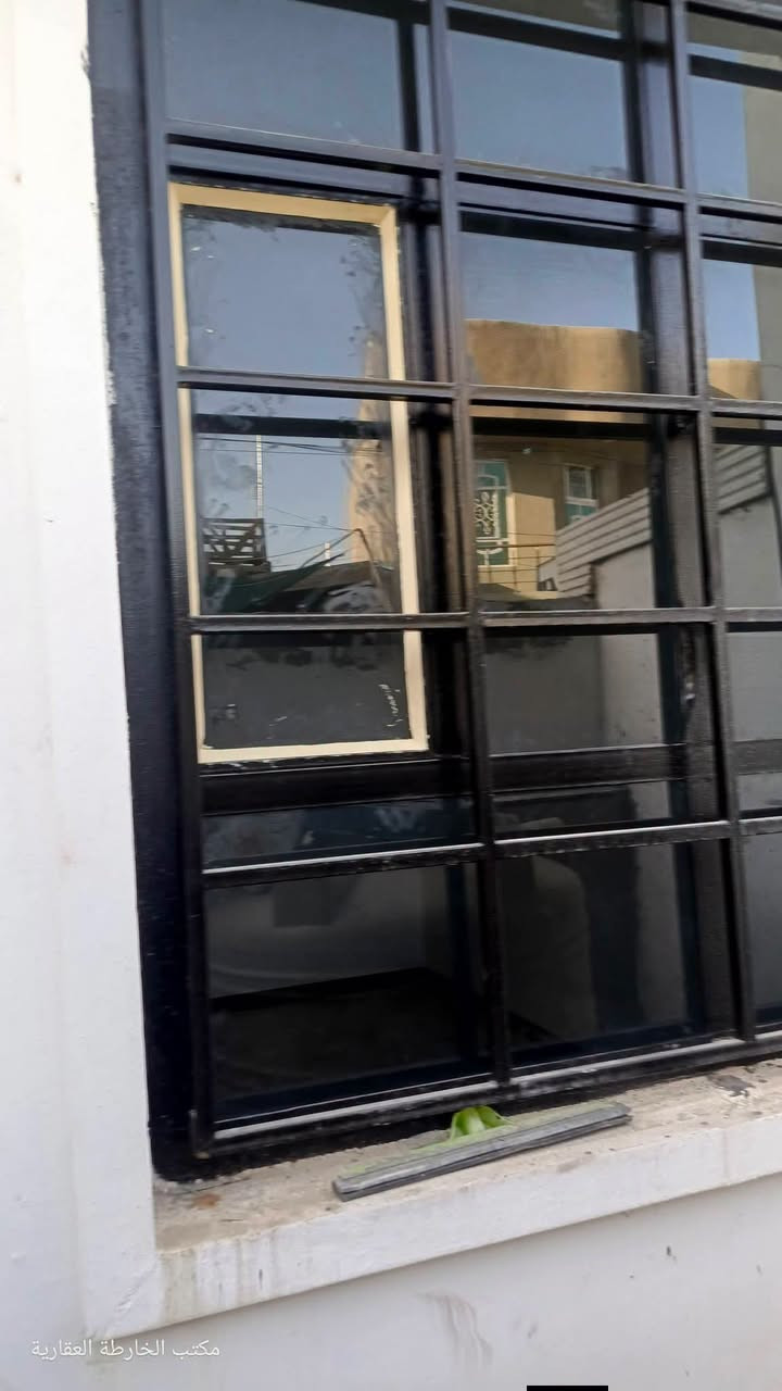 🏠 دار للبيــــــــــع #حـــديـــــث تسليـــــم مفتـــــاج
فـــي حـــي الصحـــــة قــــرب بيــــت ابــــو النســـــر
________________
المساحـــــــة // 100م
 #طابـــــو #زراعـــــي #سنـــــد25 
الواجهــــــــــة  // 6 م
النـــــــــــــــــــزال// 16.5م
________________
🧱🏗️ #الطابــــــــــــــق #الأرضـــــــــــــي
غرفــــــــــة وصالـــــــــة  ومطبـــــــــخ ومجمــــــــــع صحيــــــــات داخلــــــــي وخارجــــــــــي وطـــــارمــــة...
🧱🏗️ #الطابــــــــــــــق #الثانــــــــــــــــي
غرفتيـــــــــــن وهــــــــــول ومجمـــــــــع صحيــــــــــات وسطـــــح ...

________________💲

لمعـــــرفــة السعــــر وبـــــاقــــي التفــــاصيــــل الاتصـــــال

_____________
#مكتـــــب
  🌛🌐الخــــارطــــة العقـــــاريــــة🌐🌜
#الكائـــــــــن
   فـــي ⇩ حـي_الطيـاره_شـارع_25_الـرئيســي_قــرب
_المــــدرس_حسيـــن_طيــــاره
0️⃣7️⃣8️⃣2️⃣5️⃣2️⃣1️⃣2️⃣5️⃣6️⃣5️⃣📲
___________________________________
_____________________________________________

نص مكتوب في الصور:
- مكتب الخارطة العقارية