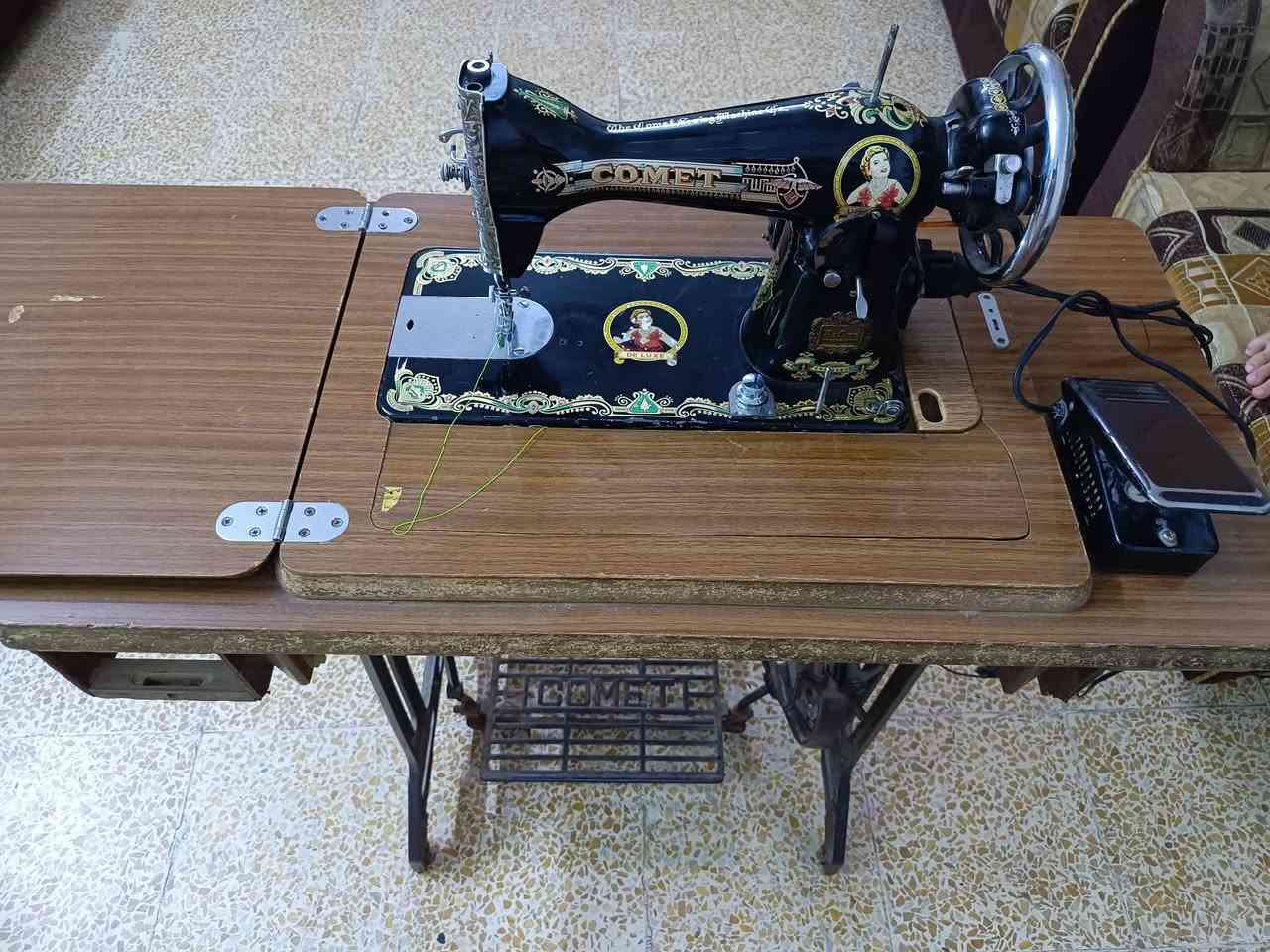 مكينة خياطة  للبيع بسعر 100 
وبيها مجال 
للتواصل ***********
