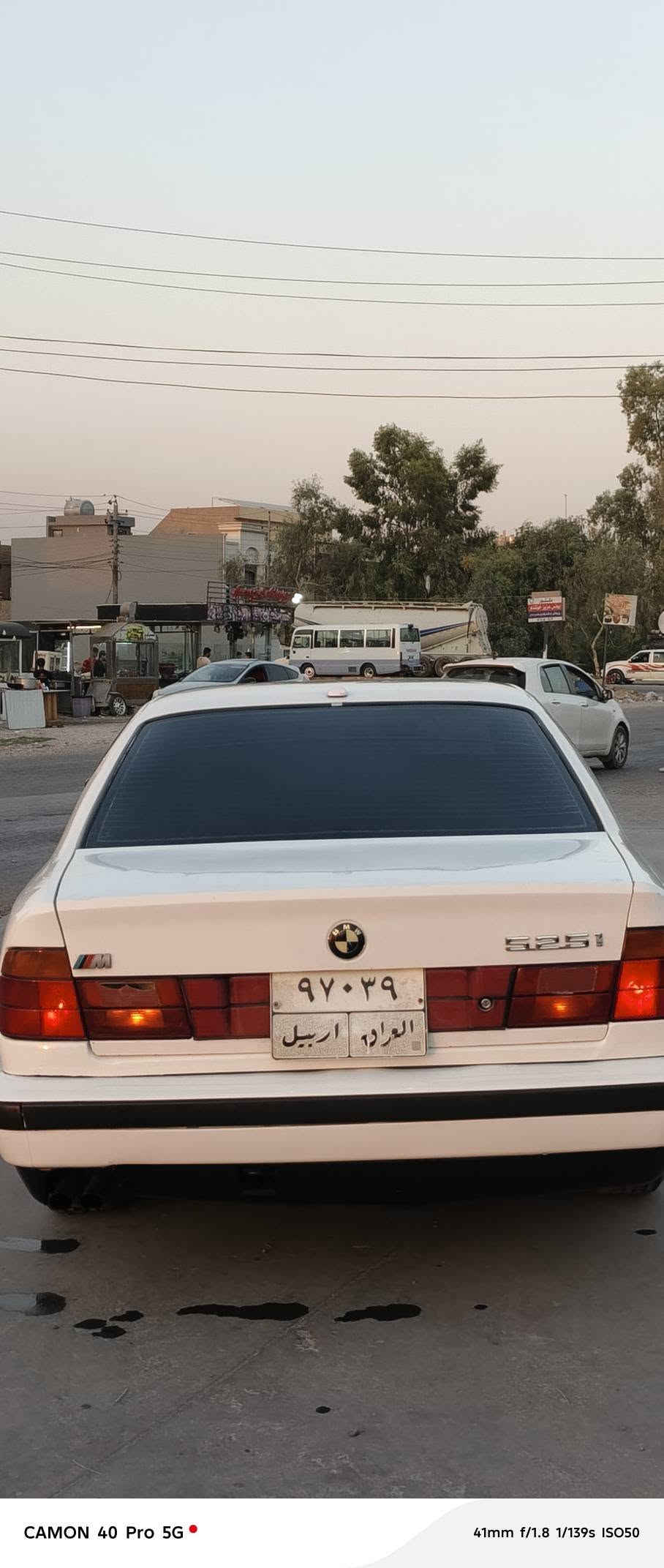 سعری خوار هەمووو بازار bmw 520i 1990 گیر حادیە
 ٢٧ وەرەقە مەجالەکی کەم
 ١١وەرەقە غەرامەی لەسەرە لەسەر کریاریە
پەنجە مۆرو بەناو کردن بەشەرت 
***********گەر موشتەرینی سەرم مەهیشینە لەگەر ریزم
گۆرینەوەش دەکەم لەسەر دل گرتن أربيل, العراق
