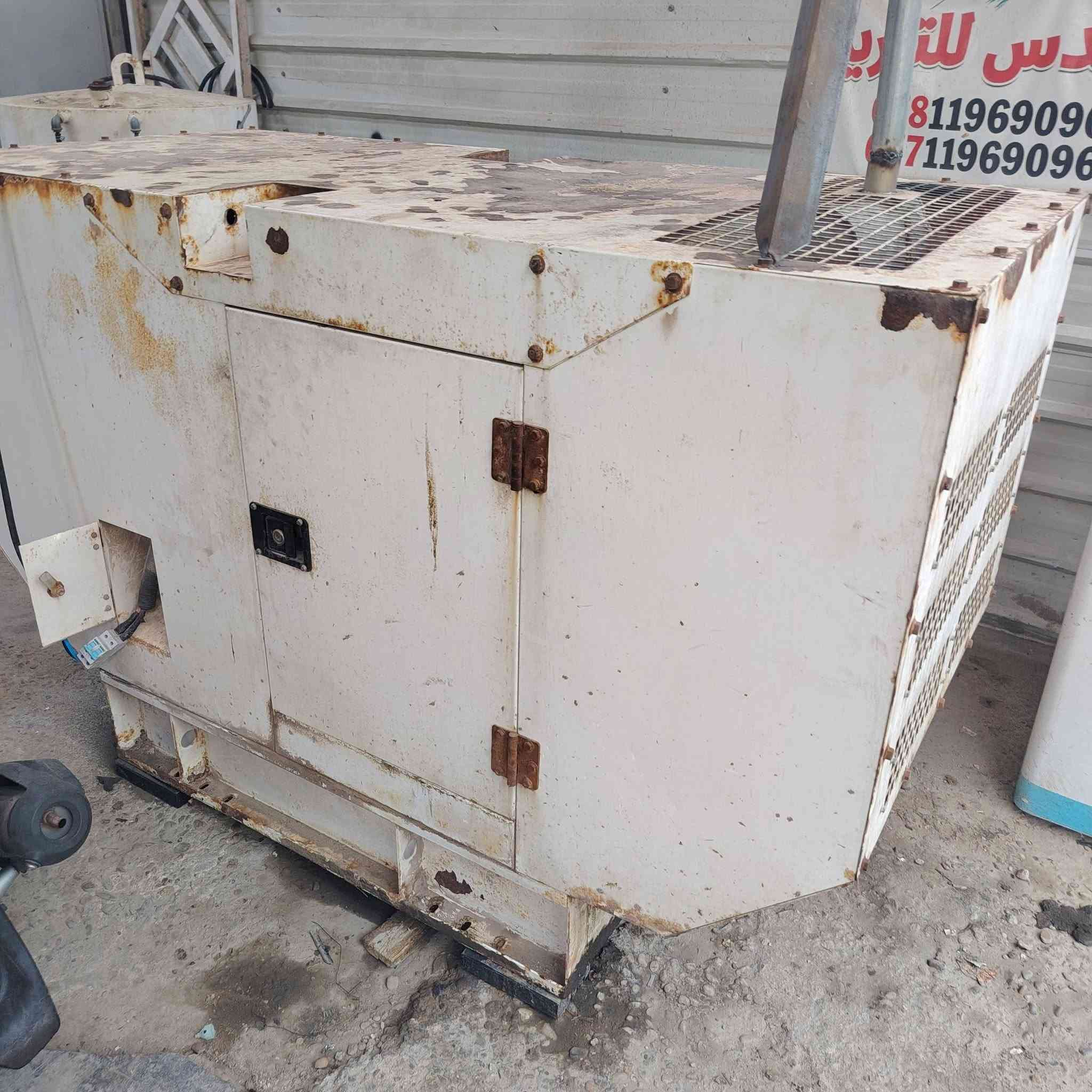 مولد بيركنز 26KV للبيع محرك 3 بستون نضيفه عالشغل باتري جديد دهن جديد مي اخضر صالنصة جديدة ابيعه بلاش رقمي *********** /***********
