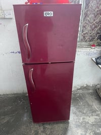ثلاجه للبيع السعر ١٠٠ تجميد فول الشراي اتصل 07509373508
