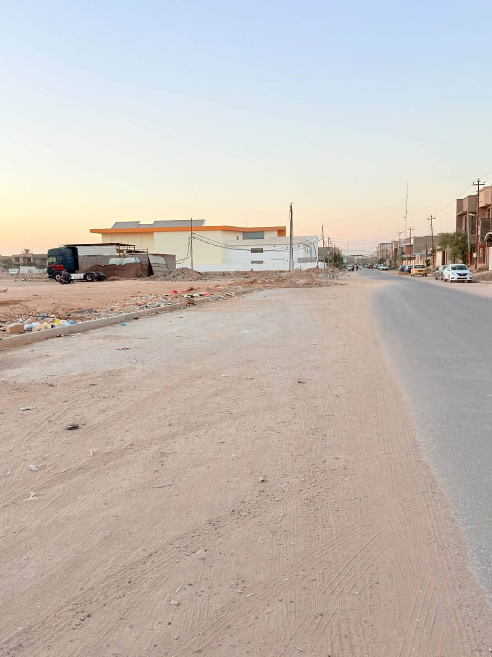 ⭕️دار للبيع في حي الاساتذة الاولى مقابيل ساحة على شارع ٢٥م 

⭕️المساحة ٣١٠م طابو صرف الواجهة ١٥ونص 

⭕️بناء متوسط يحتوي على محلات 

📞 لطلب السعر والتفاصيل: مراسلة الصفحة أو الاتصال على الأرقام أدناه.

🔹 نستقبل جميع عروضكم السكنية 🏠 والتجارية 🏢 في كافة مناطق الحلة.

……………………………..

📍 للمزيد من المعلومات:
مراجعة مكتب بابل للعقار الكائن في شارع ٦٠، مقابل حلويات ريف دمشق أو كراج ناجي كماش سابقًا.

☎️ للاتصال:
*********** — أبو أحمد الأسدي
*********** — أحمد الأسدي
*********** — أمير الأسدي
