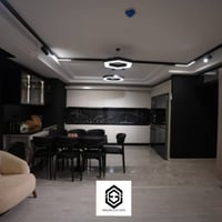 مطبخ مودرن • أسود أبيض • تفصيل حسب المساحة