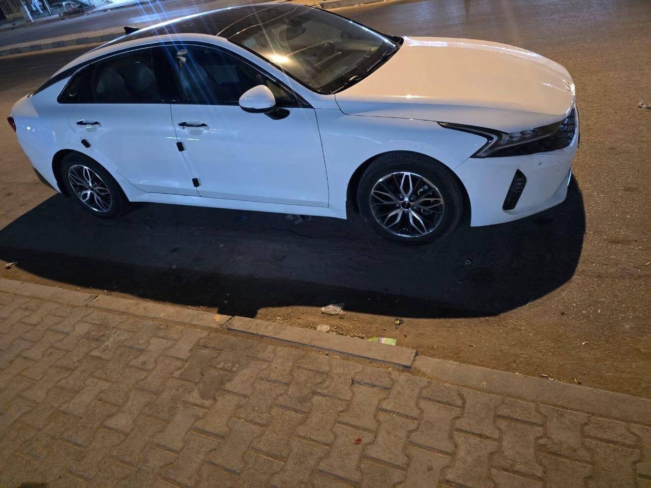 كي فايف ٢٢ خليجي
ماشيه ٦٧ مكينه ٢٠٠٠ رقم اربيل دولي السياره بيها بس بارد 
من الصبغ مكفوله فول موصفات تشغيل من بعد كلش حلوه السياره 
للاتصال برقم ***********
السعر ١٨٠
