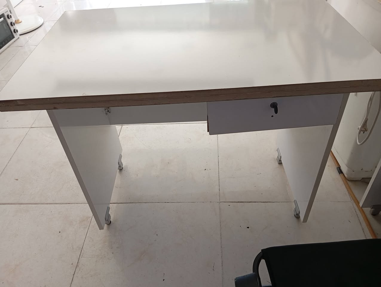 ميز مكتب خشب mdf
قياس 1متر/50سم
العدد 3قطع 

هفلان /***********

شارع سيد طيب مجاور المسجد
