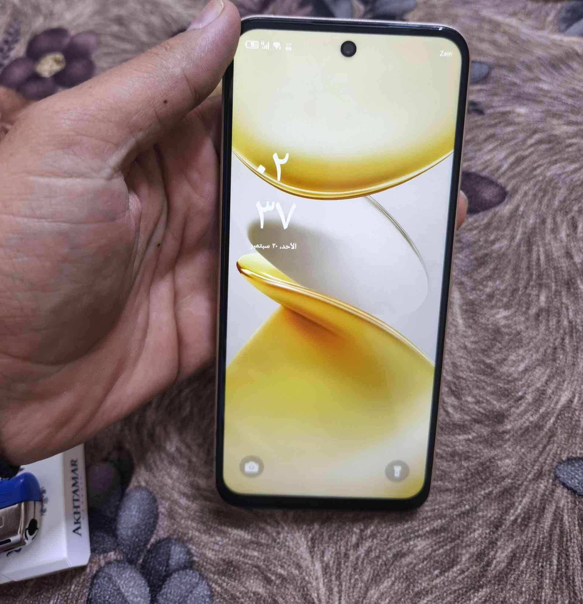 سلام عليكم  عندي هذا تلفون اريد اعرضه بمطاور شحن

