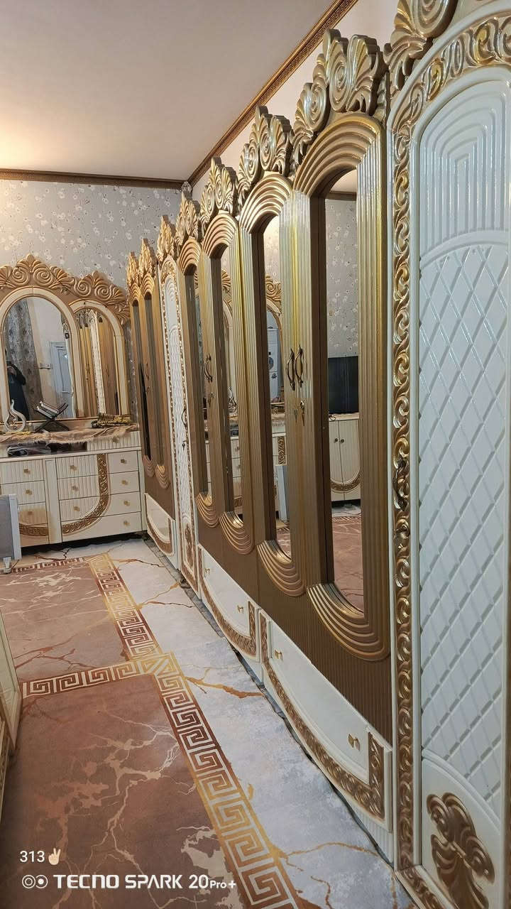 غرفة نوم شغل عراقية الشكل تركي 
بسم الله الرحمن الرحيم 
اللهم صل على محمد وال محمد 

اخوان غرفة نوم شغلها كلش حلو ومرتبه وبالواقع احلى بالعافيه على الياخذها 

للعلم الزاوية تجي منفصلة عن الكنتور بس نفس التصميم الغرفه كلش حلوة

السعر مليون و200 ومجال بسيط السرير هدية وياها 

***********
العنوان ناصرية / حي اور
