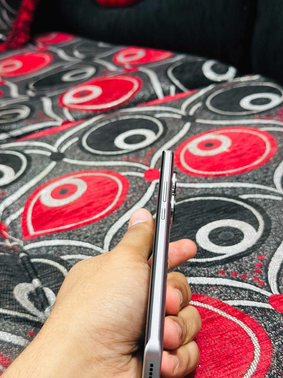 Realme gt6
(مكلّف بالنشر )
الجهاز فلاكشب كيلر  بكج متكامل نظيف لدرجة الجديد مع كامل ملحقات كارتون وشاحن  120 واط وكفر الشركة الاصلي 

الذاكرة : 256GB - العشوائية 12GB

المعالج : Snapdragon 8s Gen3
 بوبجي وباقي الالعاب القوية 120 فريم

الكاميرا : 50+8 +50ميكابكسل أماميه 32 ميكا

الشاشة : 6.78 بوصة - 120 هرتز - LTPO AMOLED

البطارية : 5500mAh +تقنية تبريد للهاتف
السعر 485,000✅ 

العنـــــ✍️ـــوان  الموصل الجانب الايسر حي فلسطين 

التواصل اتصال او عبـــر الواتسـاب ***********
