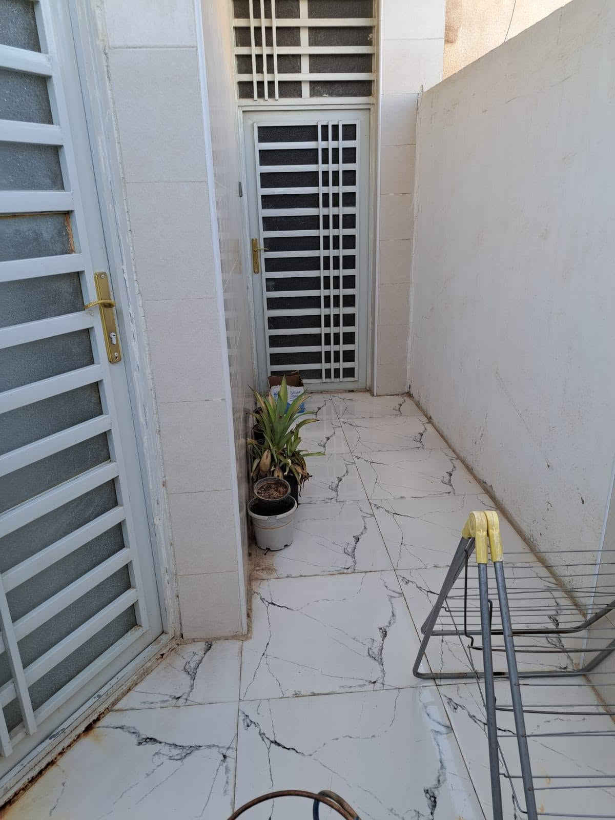 دار للبيع طابو صرف منطقة 23 
المساحه 100متر  5×20 
غرفه واستقبال وصاله ومطبخ وصحيات وطارمه ومكشوفه
بناء حديث طابوق نهروان صب كونكريت 
شارع ٨ متر 
السعر 115 وبي مجال بسيط 
***********
