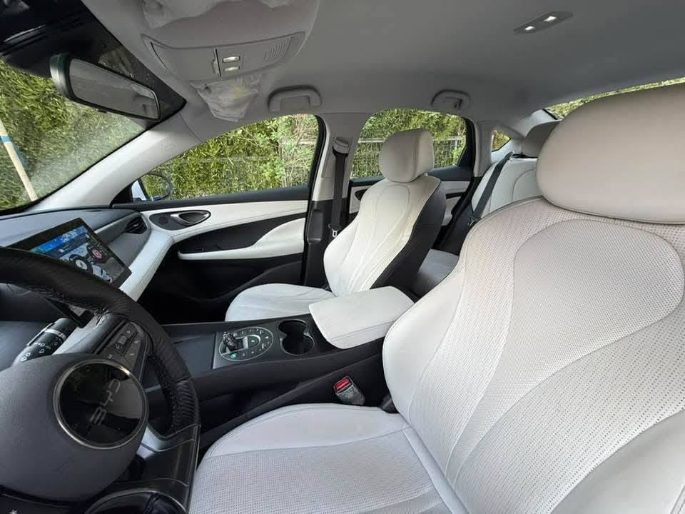 Byd seal 05 2025  مرقم اربيل
تمشي بالتفويلة 2100k
السيارة زيروو كلين تايتل مكفولة من الشخط ومن الضربة

ماشية (21000)كيلو  متر 
•(شحن_هايبرد بانزين) 
سعرها (142$) ورقة وبيها مجال بسيط
•كاعيات  وياها
كماليات للسيارة( كفر مرايات _ كفر يدات _ لحية امامية _ واقيات مطر _ جنااح خلفي _ غلاف ستيرن خياطة _ لزكات للشاشة_سكوب جامات خلفية )  برنامج دودو لانشر  مع ستلايت مع ويز وكافة البرامج . 
•داش كام مشدود امامي خلفي

جميع ملحقاتها موجودة
• شاشة وسطية كبيرة
•شاشة كيج الكتروني
•تشغيل بصمة
•تشغيل عن بعد
• كارت تشغيل nfc
•ابواب بصمة
• سويج بصمة
•حساسات خلفية
•كامرة خلفية
•قطعتين تبريد
•لايتات زينون 
•كشنات جلد بيجي
•اوتو هولد
•تحكمات ستيرن
•حساسات اطارات
*لون ابيض داخل اسود
•منافذ شحن
•تحكم مري كهربائي
•اشاير بالمري
•شاحنة بلادي  كاملة الاصلية من شركة byd  16 امبير وتصير 32 امبير مع كارتين لتشغيل الشاحنة . 
•وضعيات ايكو_ سبورت _ نورمل
•بعدها بنايلون مال شركة
وبعد بيها هواي مواصفات 
مكانها كركوك
السنوية باسمي شرط التحويل
للتواصل *********** كركوك, العراق
