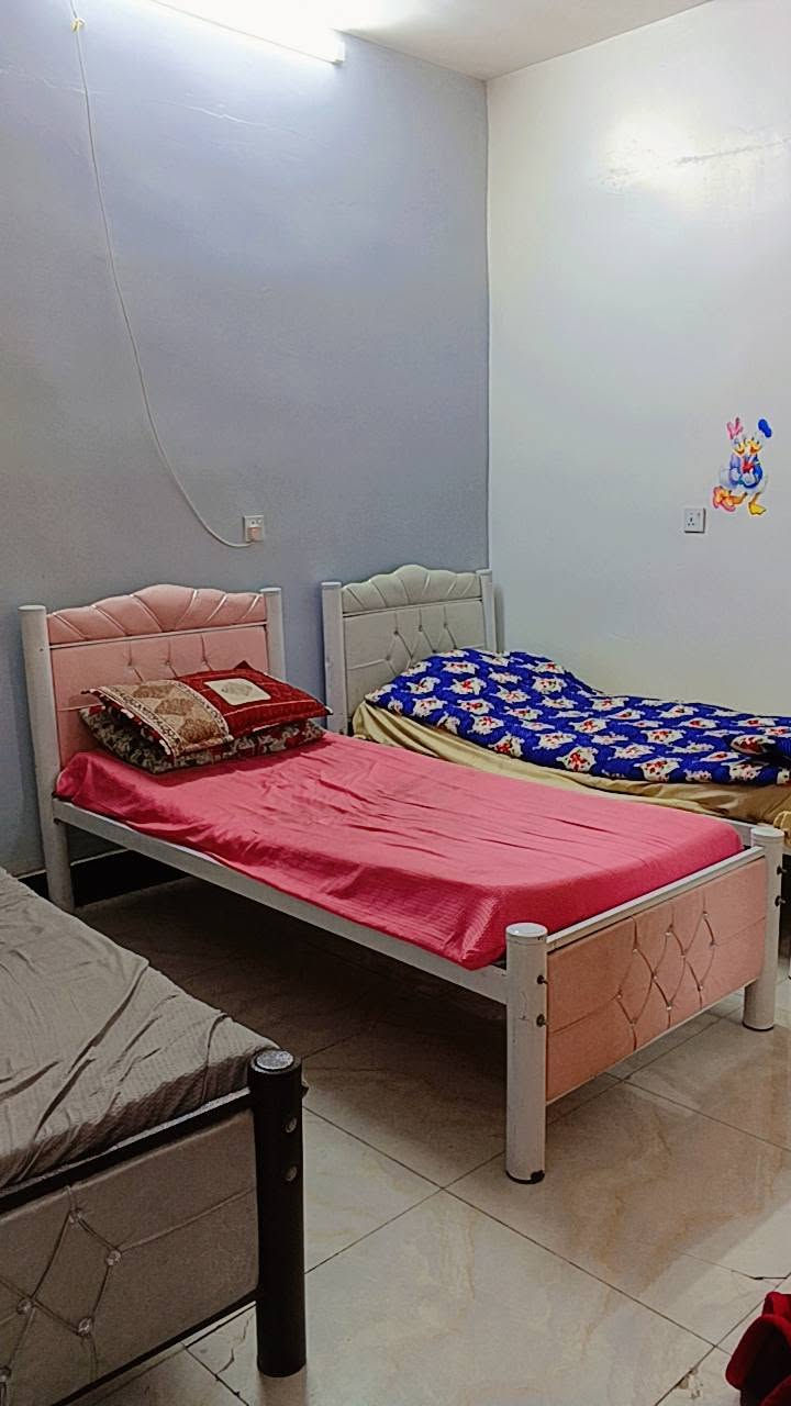 السلام عليكم بيت زراعي للبيع مساحه 60متر بي 2غرف نوم واستقبال ومطبخ وصحيات بناء جديد مكانه شهداء البياع سوق رضا قريب على فرن الصمون أو الشارع السعر 52وبي مجال ***********
