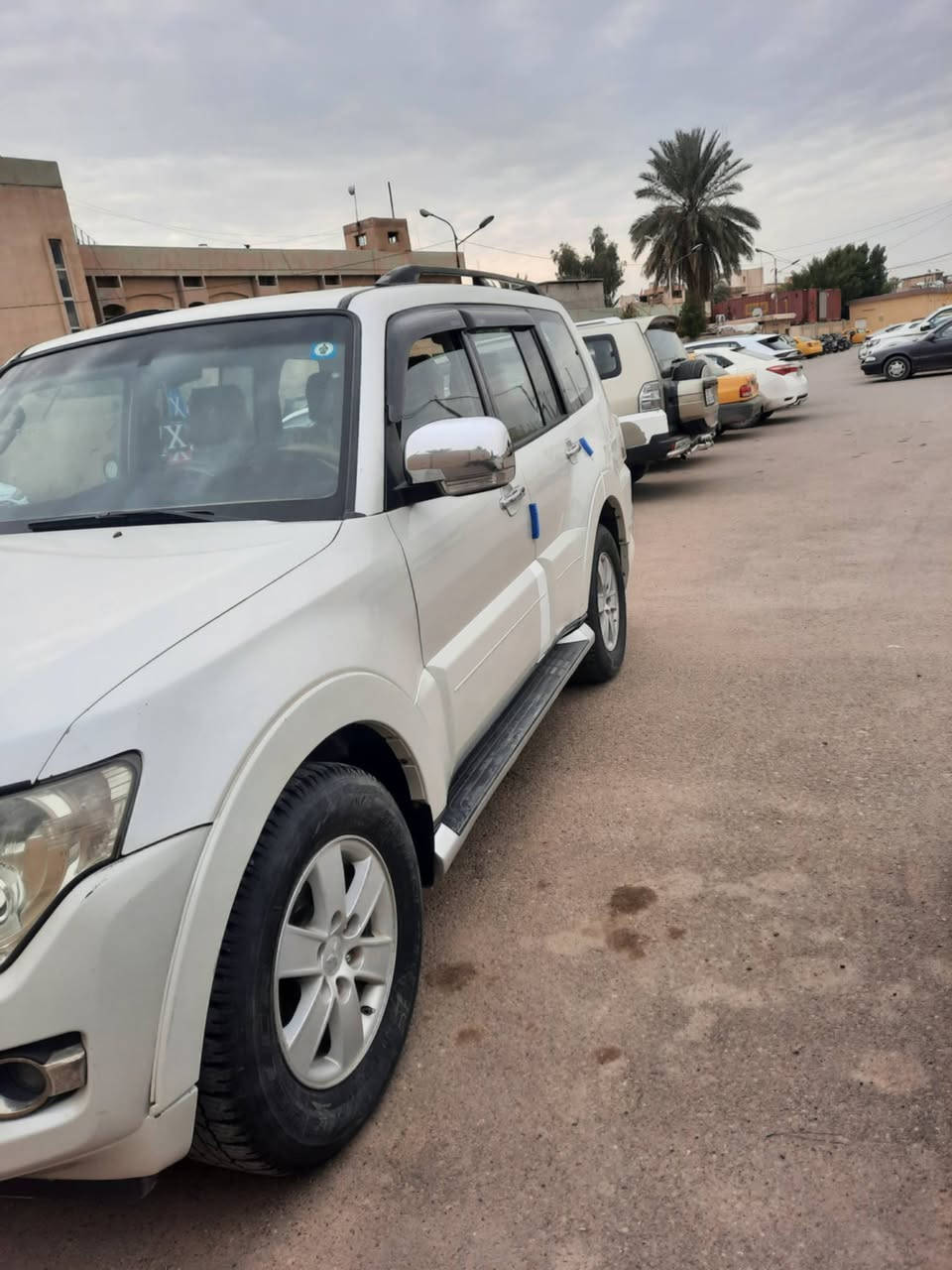 السلام عليكم باجيرو حبتور ٢٠٠٨ باسمي  تخم تاير فتحه  كشنات كهرباء مري كهرباء  تحكم ستيرن  رقم دولي بغداد الصليخ *********** السعر ١٠٠
