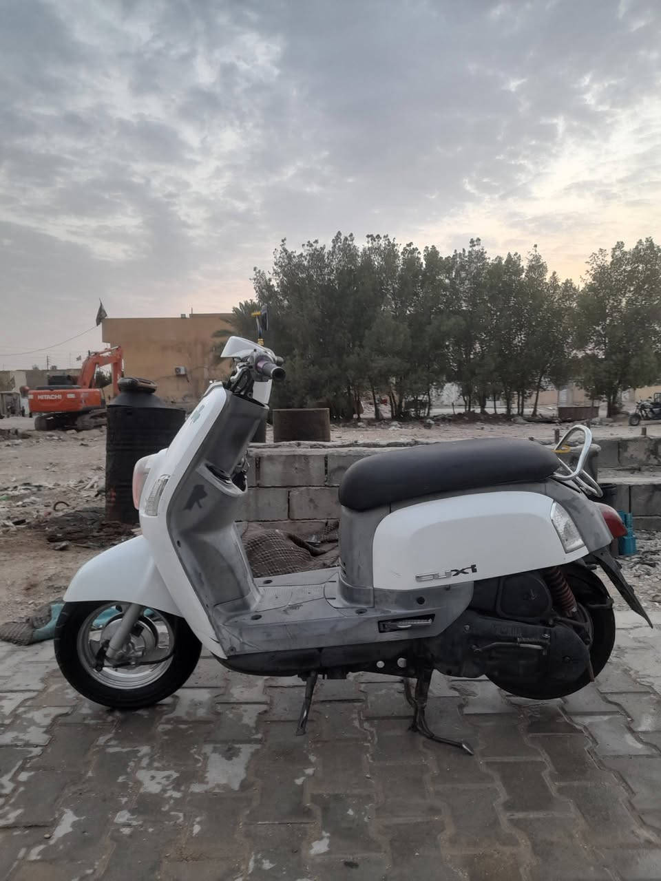 ماكس بوليس كفاله عامه
للبيع مختمه 

محرك ما مفتوح

كلشي شغال بيه سلف هندر لايت ناصي عالي سكن

بكلايت 

المكان زين القوس 

بيع او مراوس العندك نزل بل تعاليق 

السعر خاص 

الستفسار ***********
