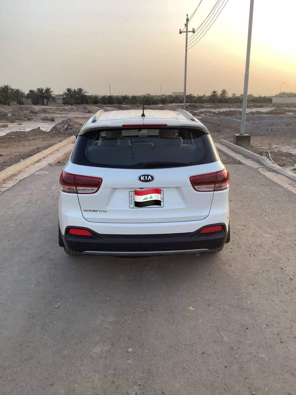 السلام عليكم سياره سورنتو موديل 16 وارد خليجي سياره بسمي مشروع وطني سياره مكفوله من ناحيه محرك والكير وتبريد وحداديه دوشمه قماش سياره محرك 2400 دوش 4سلندر تخم تاير جديد ماشيه 143 ألف حقيقي سياره بيه فقط بادر وتكحيل موضح بصوره والباقي مكفول كله سياره جاهزه مابيه اي شي مكاني ميسان رقم هاتف ***********   متواجد ￼واتساب شباب
