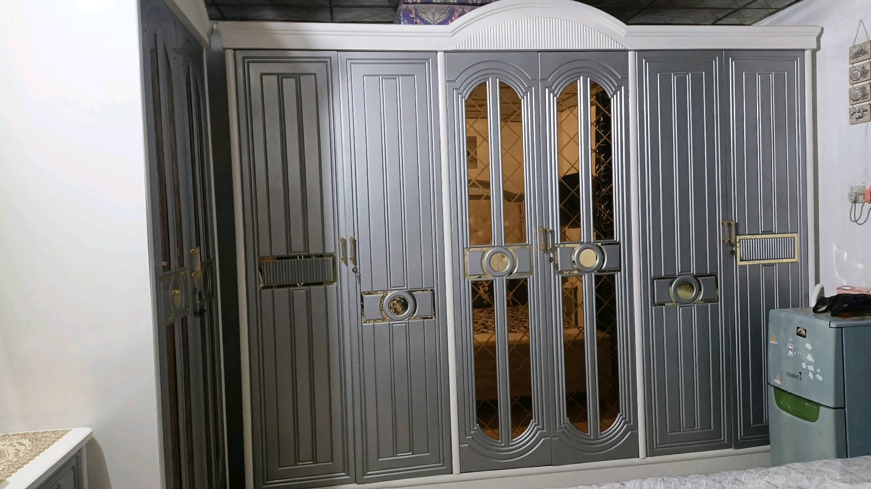 غرفه البيع عراقيه تصميم تركي  مستخدمه ست اشهر ماخذها بمليون و700 اليشتري يطيني بيها سعر وياخذها + اضافه الى جزامه