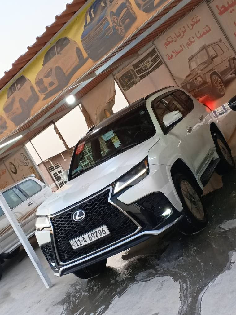 لكزز LX560
موديلها 2015 
محدثه 2025 تحديث اصلي و بشرط مالها اخت بل تحديث 
سياره كفاله من حادث 
بيها بس صبغ التحديث 
بغداد بسمي 
فول مواصفات 
مراوس أو بيع ترهم 
رقمي للاستفسار 
***********  واتساب النجف, العراق
