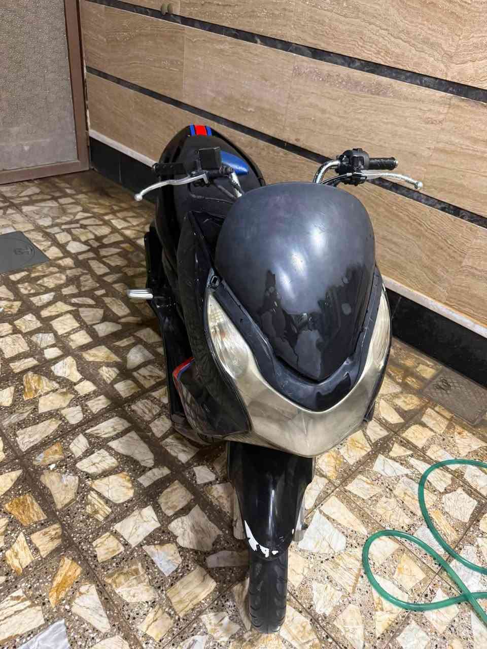 سلام عليكم 
دراجه pcx ياباني محرك ١٢٥ 
كله شغال حساسات استان ازدحام كهربائياتها 
سعرها ١٣٠٠
مكاني الاعظمية 
لاستفسار واتساب فقط او ماسنجر ***********

