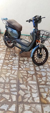دراجة كهربائية • بطاريات مشحونة • البصرة