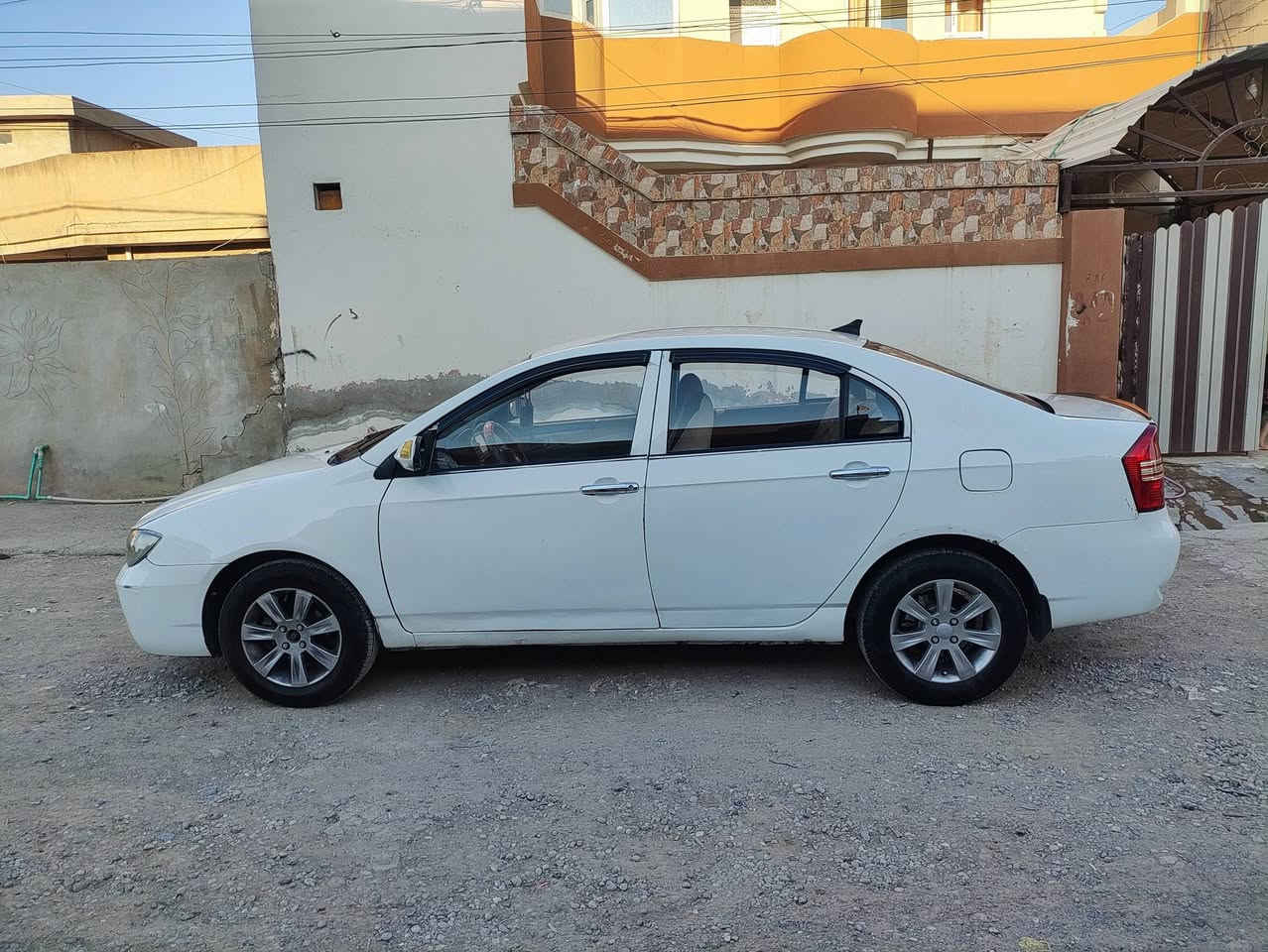 ليفان 620 توماتيك محوره كير ومحرك كورلا
بيها قطعتين ونص باب صبغ تبريد ميشتغل تدفئه شغال ٤٥ وبيها مجال مكاني موصل ايسر ترهم مراوس حسب القناعه
للتواصل***********
