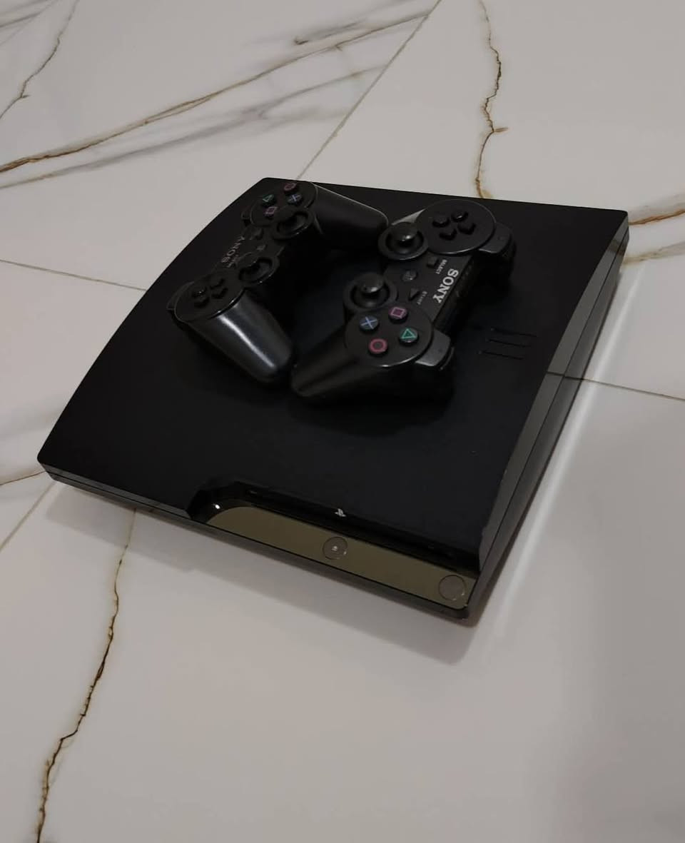 سلام عليكم بلي3 كلش نضيف استعمال قليل مع كامل ملحقاته يدات2. كيبل HD. واير البلي. السعر 150 المكان كربلاء حي الحر قرب فلكة الثوره ***********
